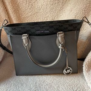 Micheal Kors purse